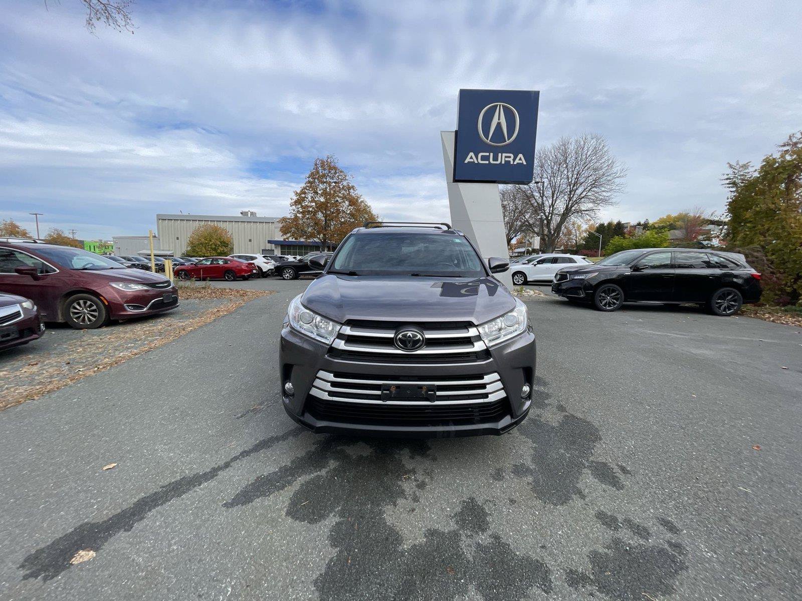 Used 2019 Toyota Highlander XLE AWD/4WD image 29