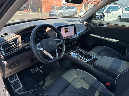 Certified 2025 Volkswagen Atlas SEL Premium R-Line image 15