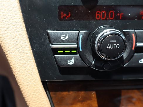 Used 2015 BMW 750Li RWD image 31