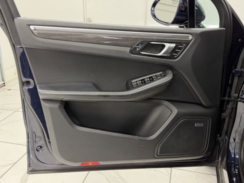 Certified 2022 Porsche Macan image 27