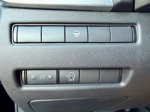 Used 2023 Nissan Rogue SV FWD image 31