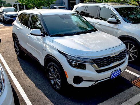 Used 2022 Kia Seltos LX AWD/4WD image 4