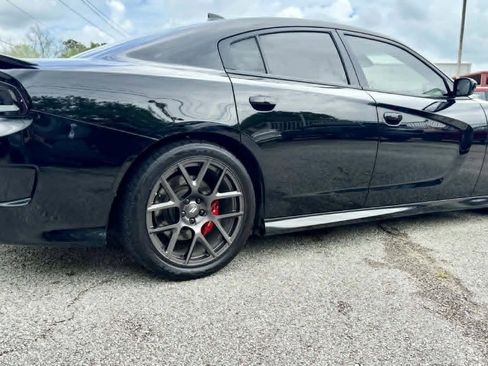 Used 2018 Dodge Charger R/T Scat Pack image 5