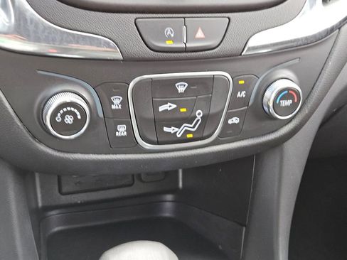 Used 2023 Chevrolet Equinox LT image 19