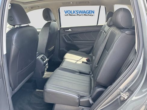 Used 2022 Volkswagen Tiguan SE w/ Panoramic Sunroof Package FWD image 26