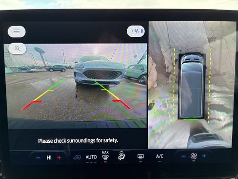 Used 2023 Ford Transit 350 XLT image 25