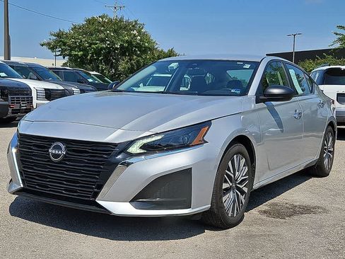 Used 2025 Nissan Altima 2.5 SV FWD image 1