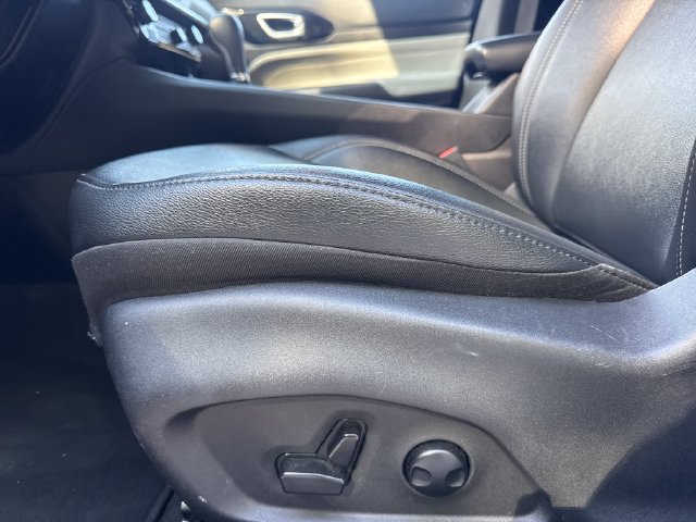 Used 2025 Jeep Compass Limited AWD/4WD image 14