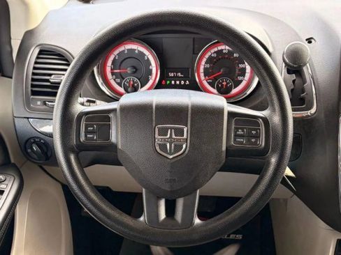 Used 2019 Dodge Grand Caravan SE image 25