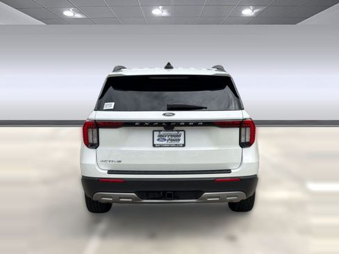 Certified 2025 Ford Explorer Active w/ Active Comfort Package RWD image 10
