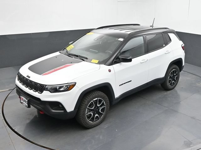 Used 2025 Jeep Compass Trailhawk AWD/4WD image 38