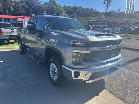 Used 2024 Chevrolet Silverado 2500 LT image 17