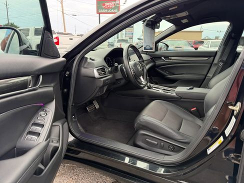 Used 2019 Honda Accord Sport image 3