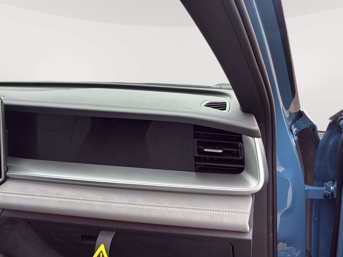 New 2026 Volkswagen Tiguan SE R-Line AWD/4WD image 14