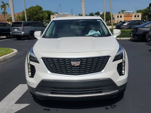 Used 2022 Cadillac XT4 Premium Luxury w/ Safety Alert Package FWD image 8