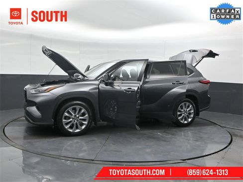Used 2023 Toyota Highlander Limited image 49