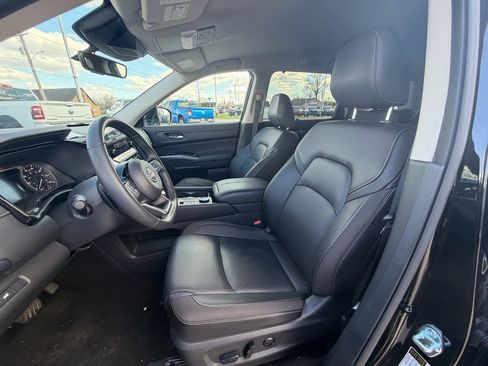 Used 2025 Nissan Pathfinder SL image 22