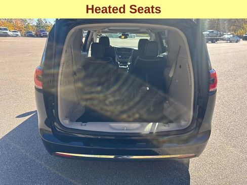 Used 2023 Chrysler Pacifica Limited image 12