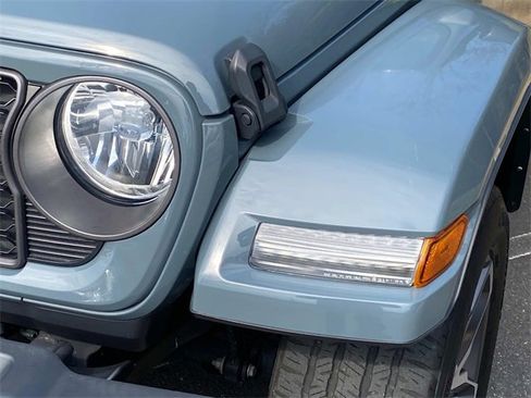 Used 2024 Jeep Wrangler Unlimited image 5