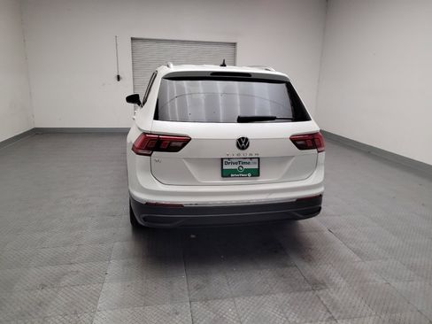 Used 2023 Volkswagen Tiguan SE w/ Panoramic Sunroof Package FWD image 6