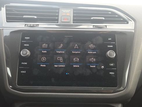 Used 2023 Volkswagen Tiguan SE R-Line image 31