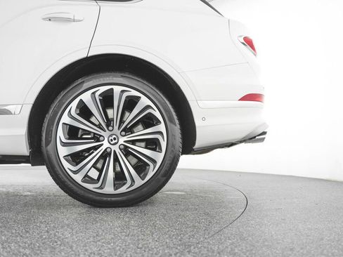 Used 2025 Bentley Bentayga Extended Wheelbase image 6