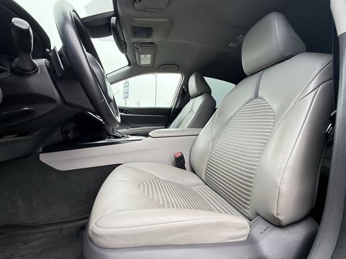 Used 2018 Toyota Camry SE image 25