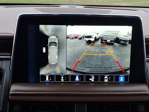 Used 2023 Chevrolet Suburban High Country image 17