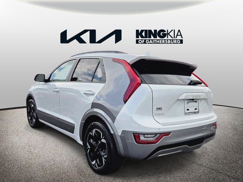 Certified 2023 Kia Niro Wave w/ Wave Preserve Package FWD image 6