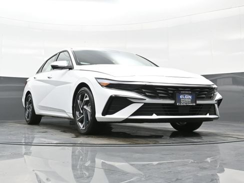 Certified 2025 Hyundai Elantra Limited image 33