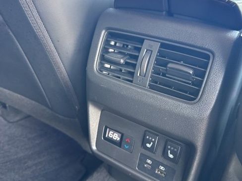 Certified 2022 Nissan Rogue Platinum w/ Head-Up Display Package image 17