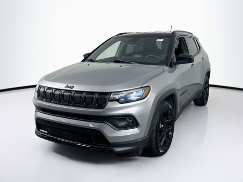 Used 2022 Jeep Compass Altitude image 1