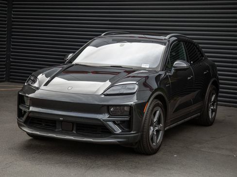 Certified 2025 Porsche Macan Turbo Electric AWD/4WD image 1