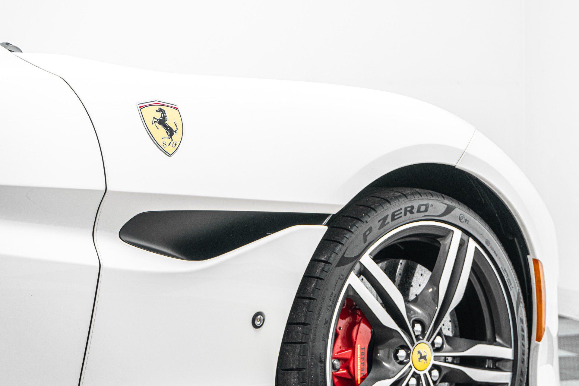 Used 2019 Ferrari Portofino RWD image 34