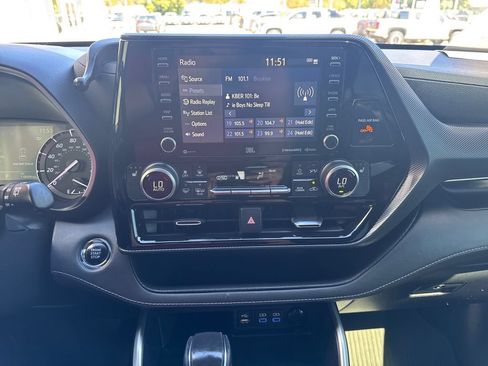 Used 2022 Toyota Highlander XSE AWD/4WD image 17