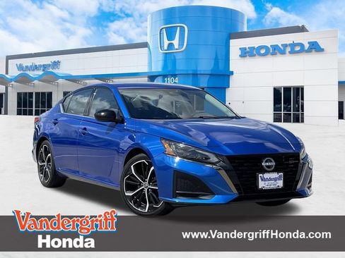 Used 2025 Nissan Altima 2.5 SR image 1