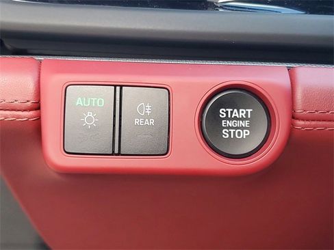 Used 2024 Porsche Panamera image 33