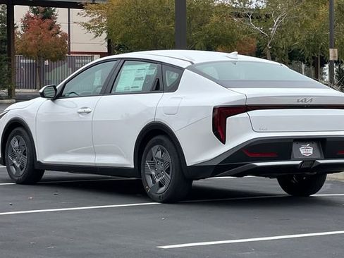 New 2025 Kia K4 LX image 7