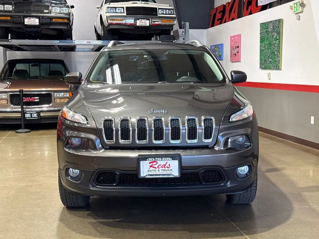 Used 2015 Jeep Cherokee Latitude w/ Cold Weather Group AWD/4WD image 40