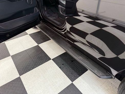 Used 2024 Ford Expedition XLT image 33