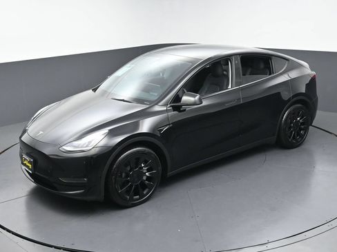 Used 2023 Tesla Model Y Long Range AWD/4WD image 41