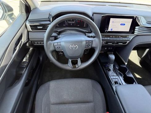 Used 2025 Toyota Camry LE image 28