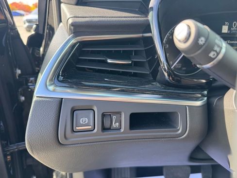 Used 2025 Cadillac XT5 Premium Luxury image 18