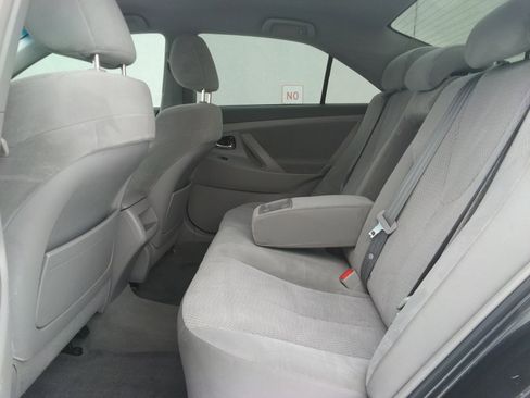 Used 2011 Toyota Camry image 8