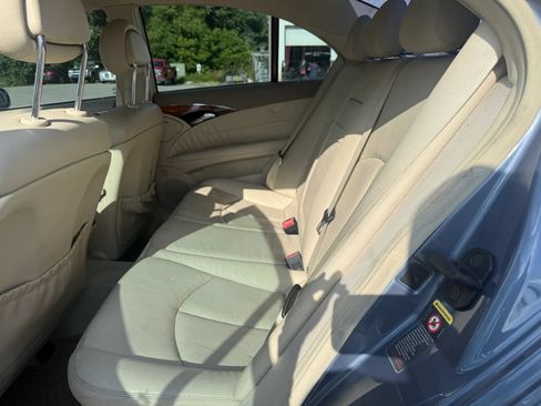 Used 2004 Mercedes-Benz E 500 4MATIC Sedan image 21