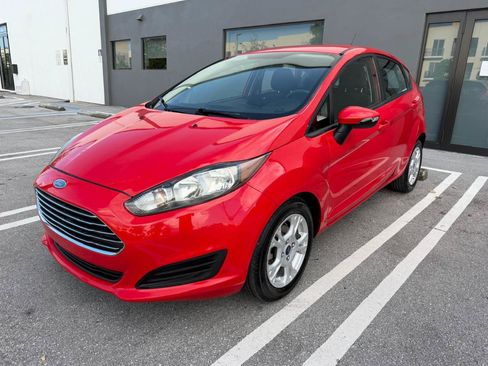 Used 2015 Ford Fiesta SE FWD image 3