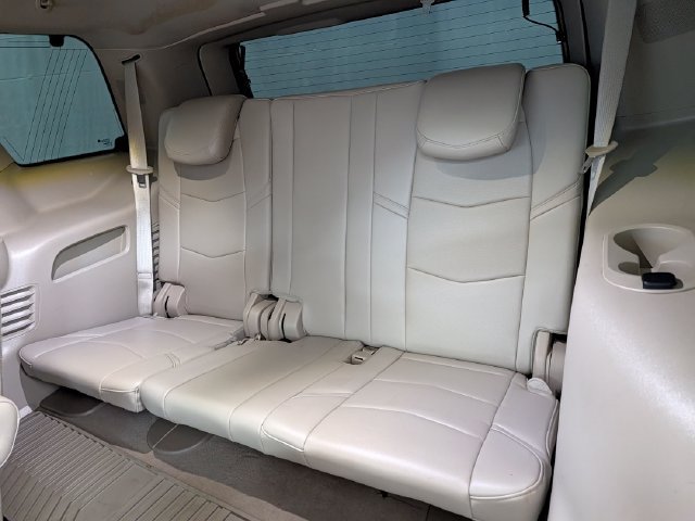 Used 2019 Cadillac Escalade Luxury AWD/4WD image 17
