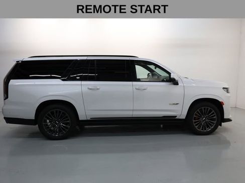 Used 2024 Cadillac Escalade ESV V w/ Heavy-Duty Trailer Package AWD/4WD image 28