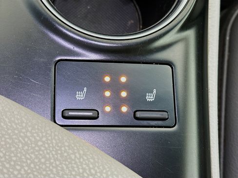 Used 2018 Toyota Camry XLE image 25