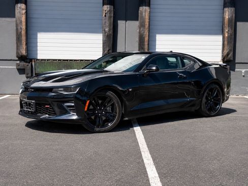 Used 2017 Chevrolet Camaro SS RWD image 7